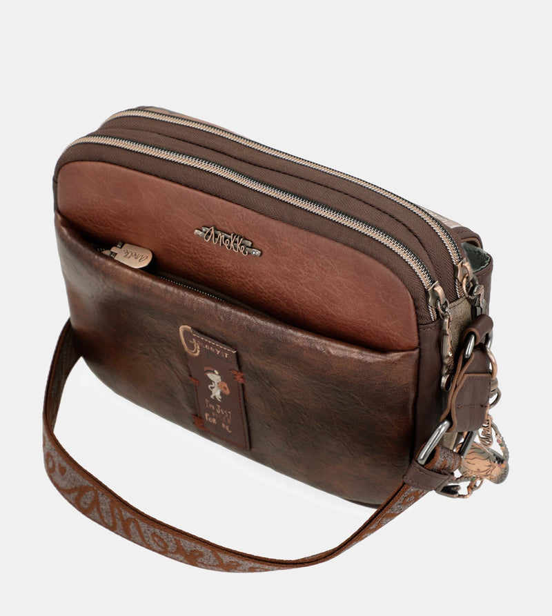 Outer crossbody bag with flap