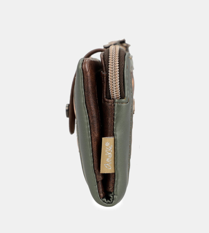 Outer medium wallet